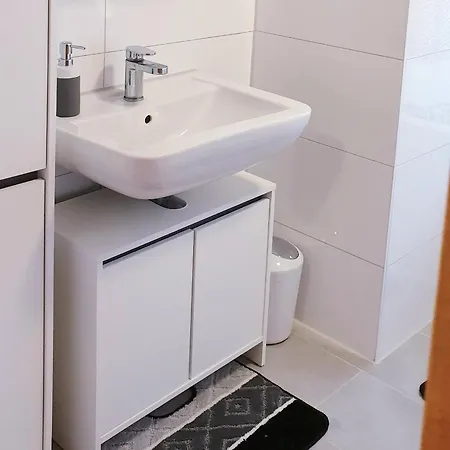 Schone, Neu Renovierte 3 Ferienwohnung